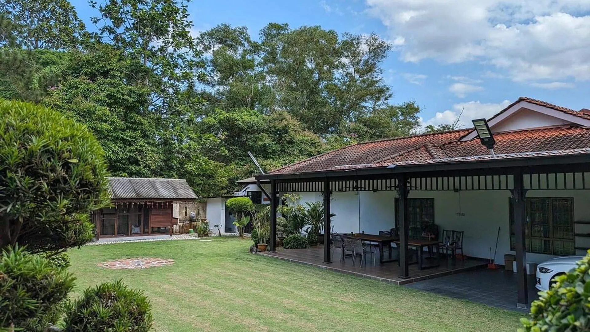 크루앙 클루앙 시티 센터의 프라이빗 하우스 (100m², 침실 4개, 프라이빗 욕실 4개) 3성급 게스트하우스 레스토랑