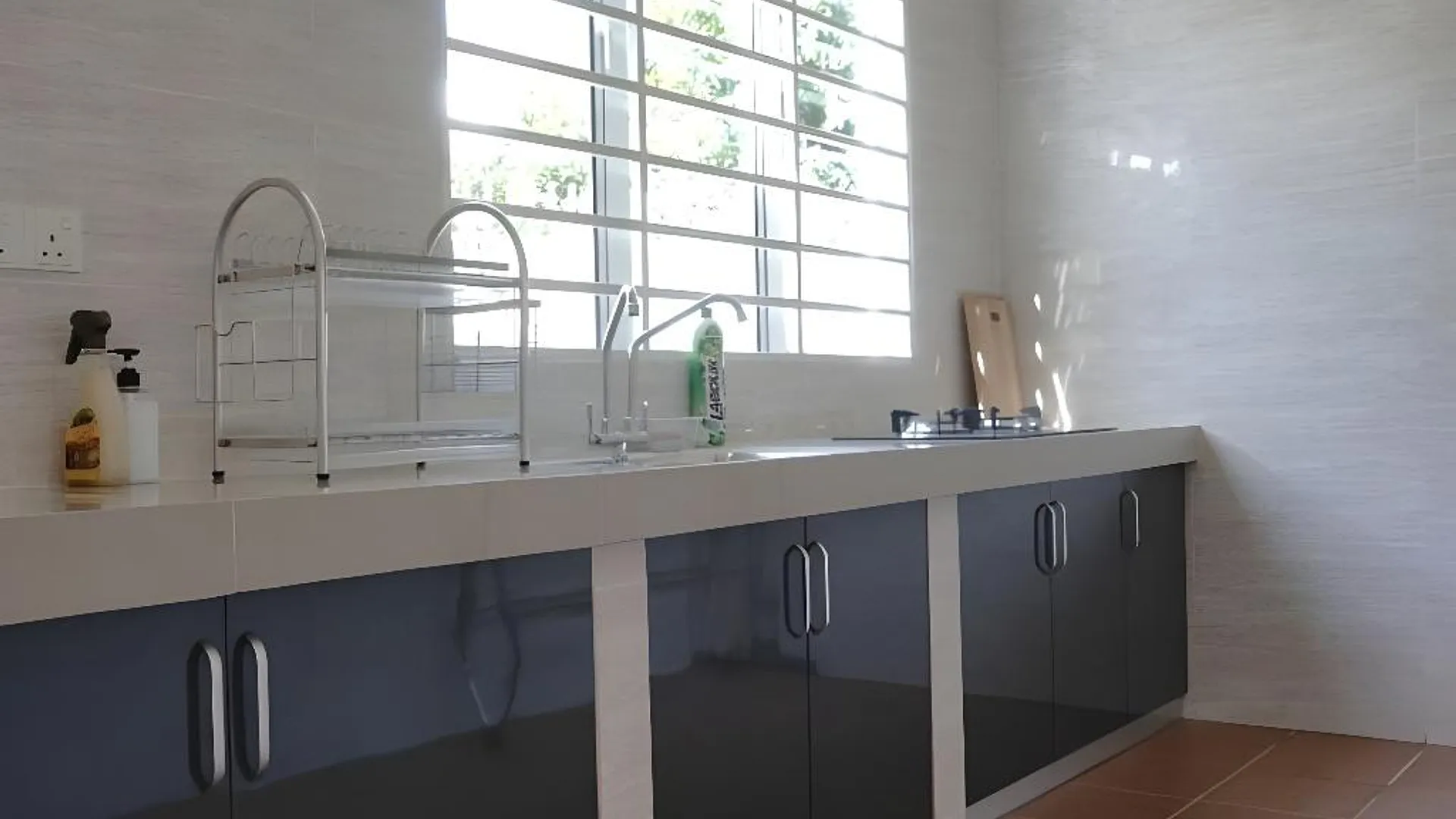 코타키나발루 중심 업무 지구 (CBD)의 프라이빗 하우스 (100m², 침실 6개, 프라이빗 욕실 4개) 2성급 싱글룸 레스토랑