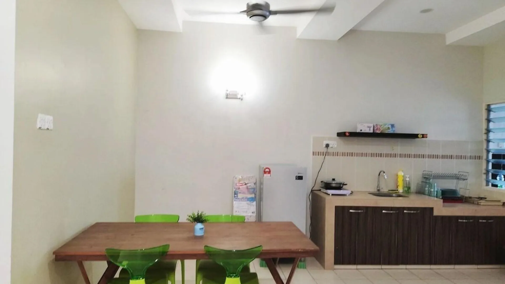 이포 이포 시티의 프라이빗 하우스 (150m², 침실 4개, 프라이빗 욕실 3개) 3성급 싱글룸 레스토랑