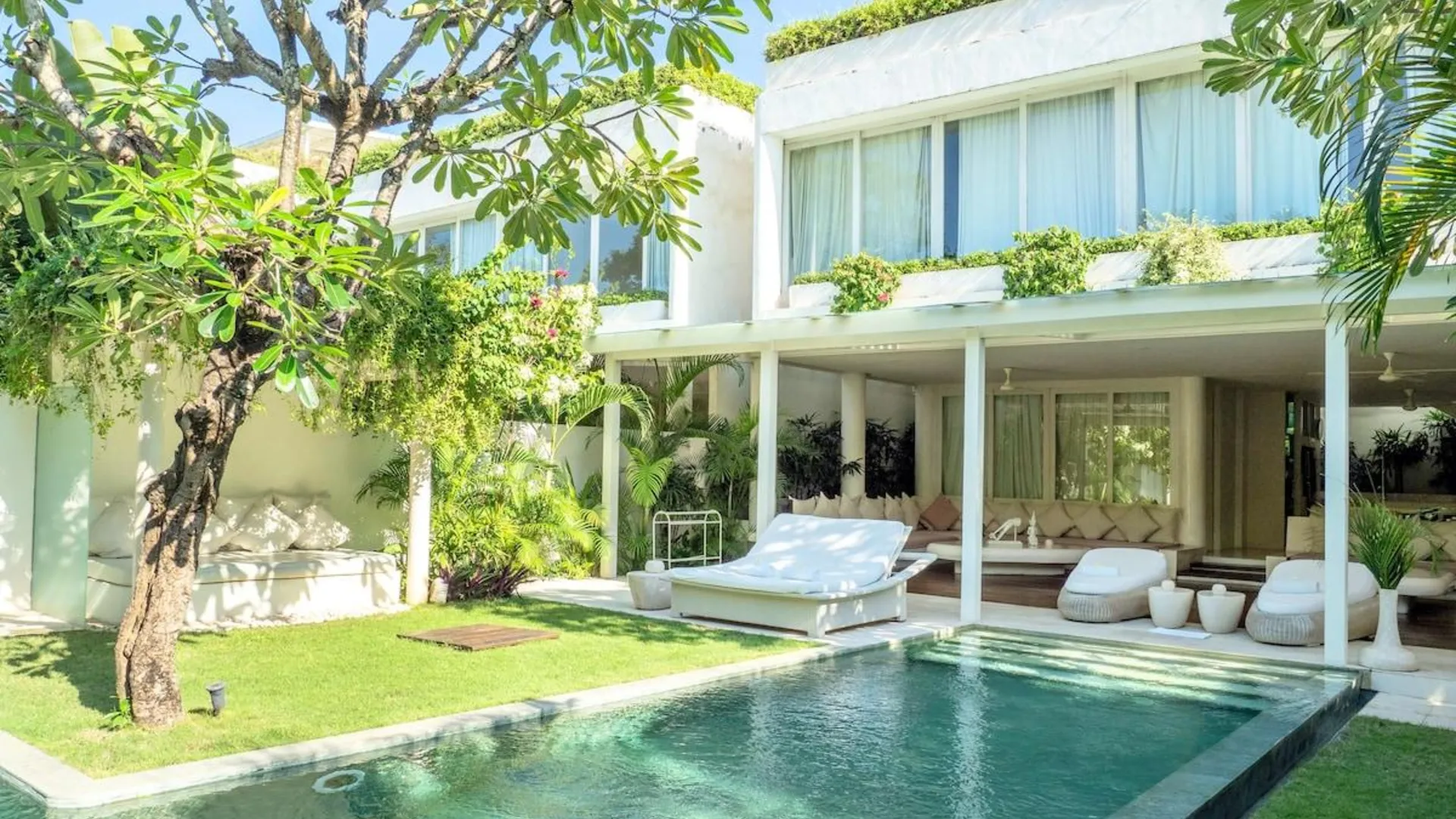 발리 Luxury! 8-Bedroom Private Pool Villa -Beach Access 3성급 게스트하우스 레스토랑