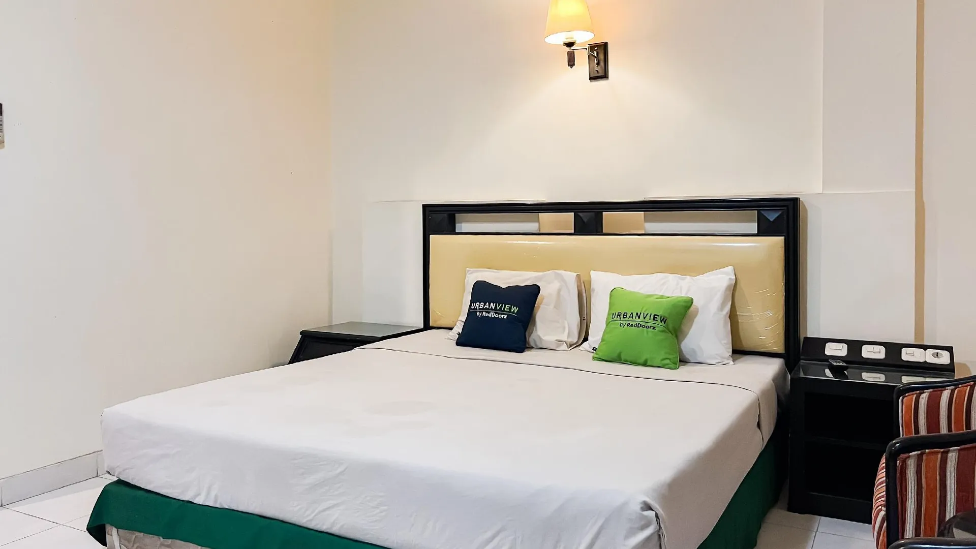 마카사르 Urbanview Hotel Yasmin Makassar by RedDoorz 2성급 호텔 스위트룸