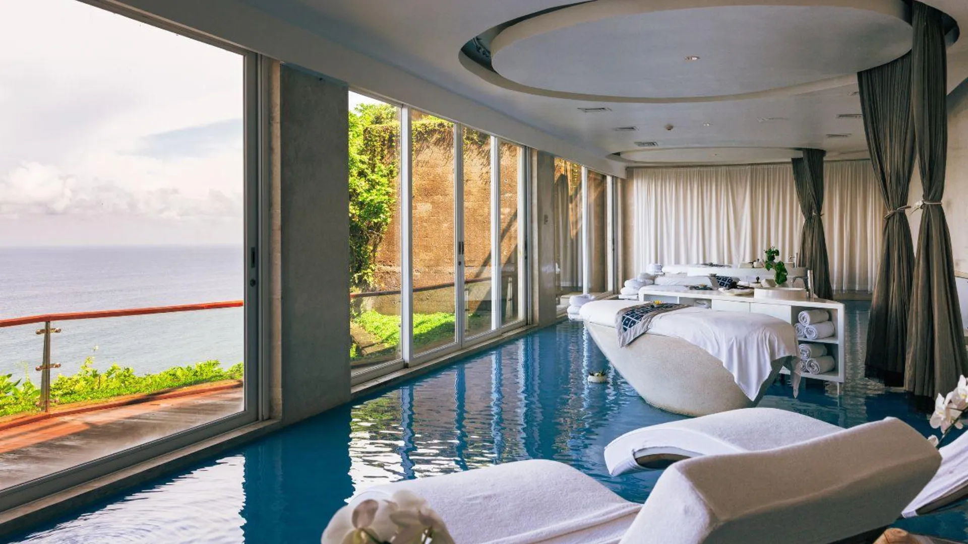 발리 더 엣지 발리 빌라 5성급 호텔 객실