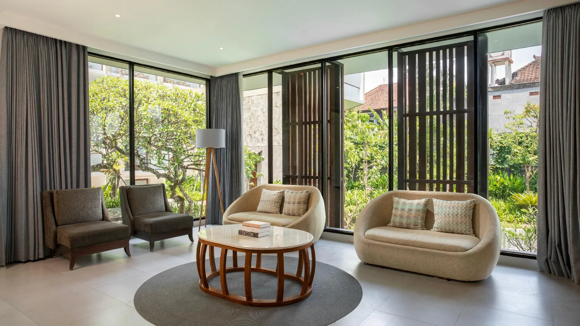 발리 디알로그 스미냑 4성급 호텔 로비