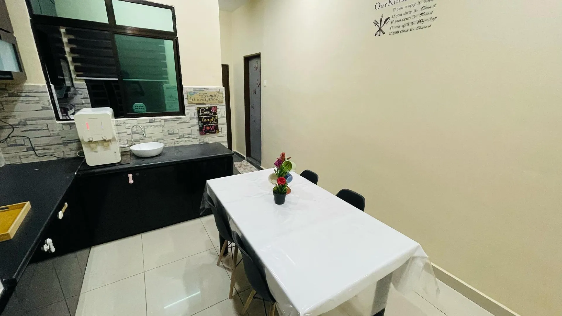 세리 만중 세리 만중의 아파트먼트 (m², 침실 4개, 프라이빗 욕실 4개) 3성급 싱글룸 로비