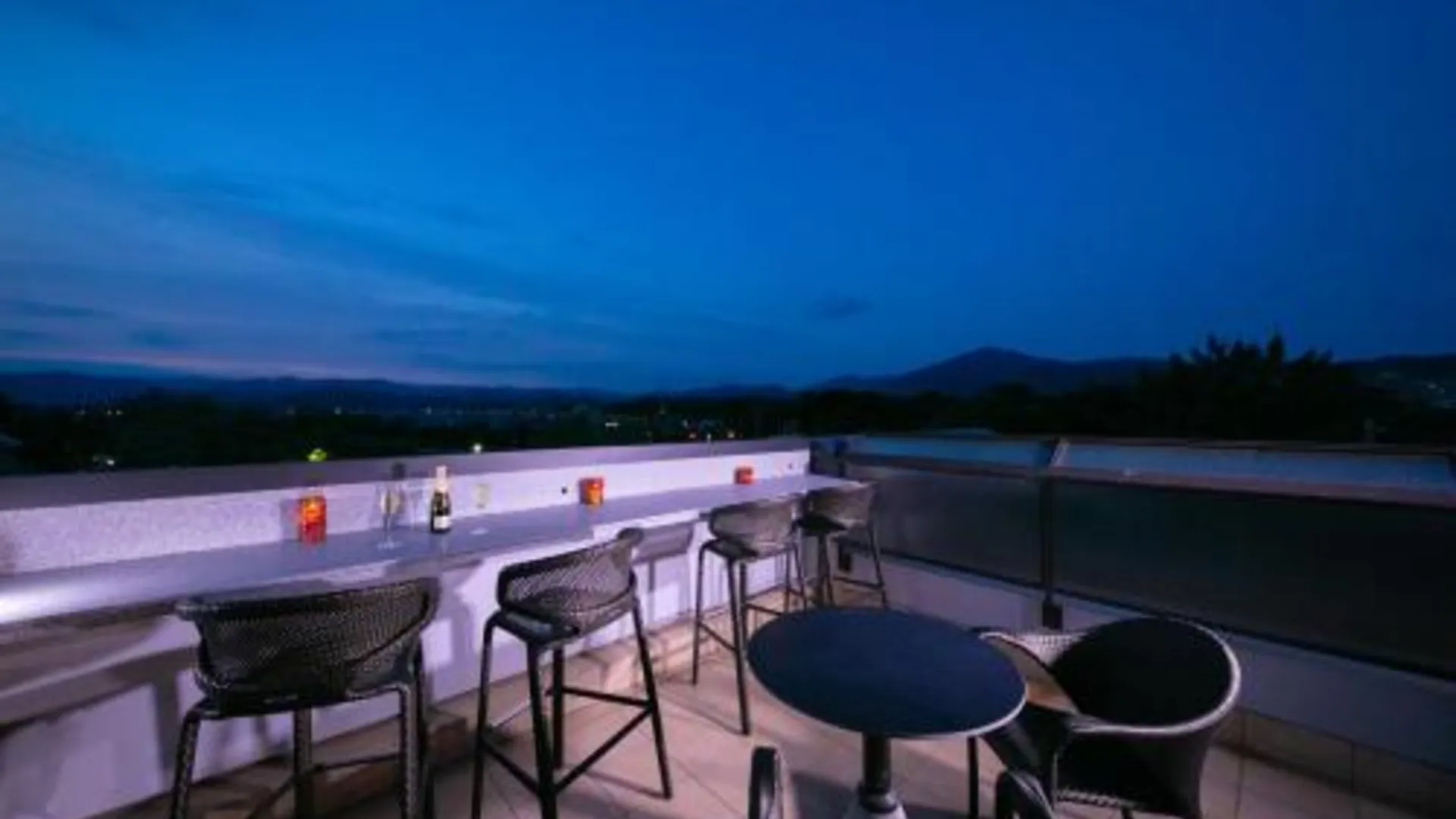 교토 리버트 교토 카모가와 4성급 호텔 수영장