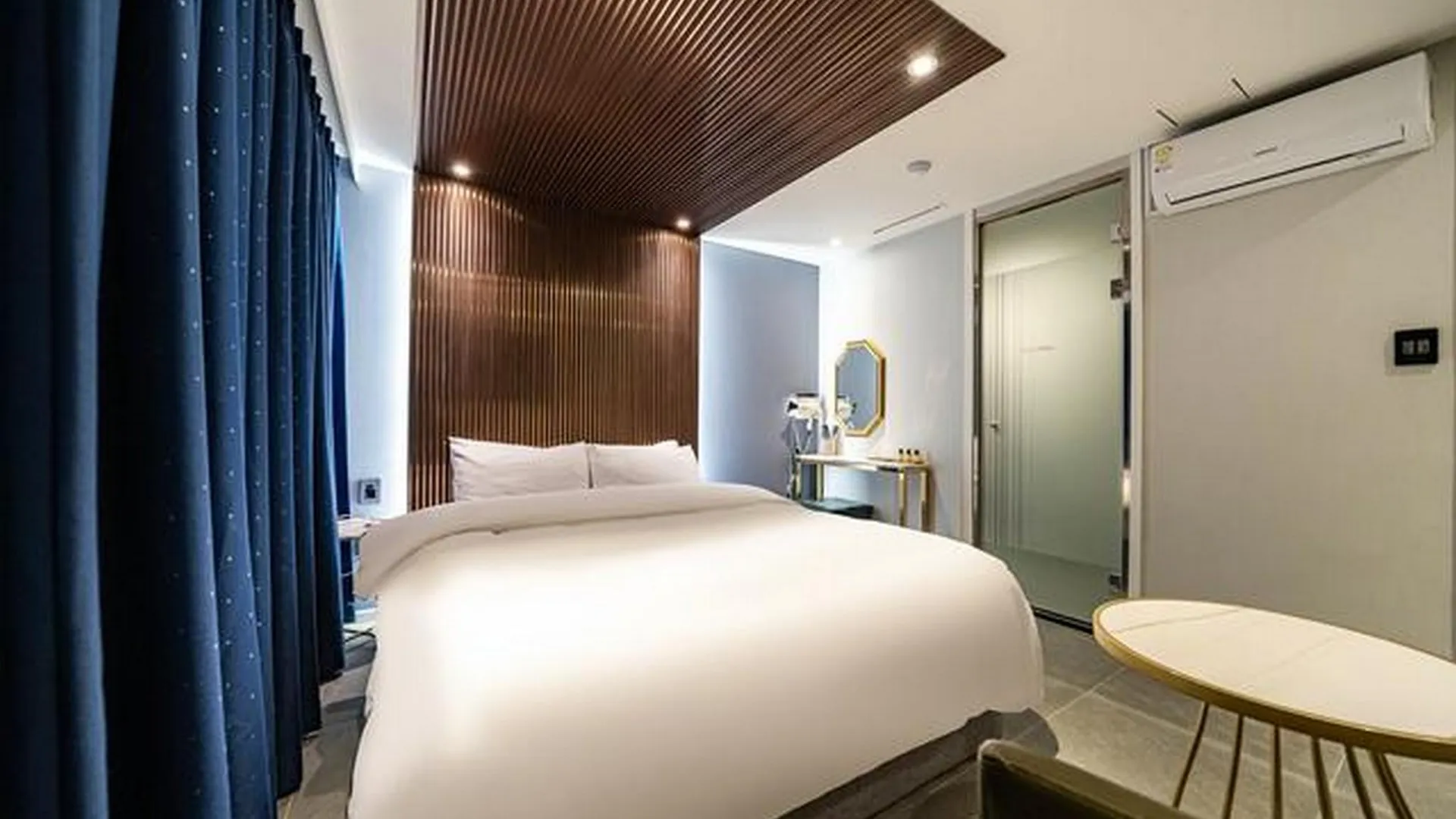 서울 신촌 앨리 1성급 호텔 스위트룸