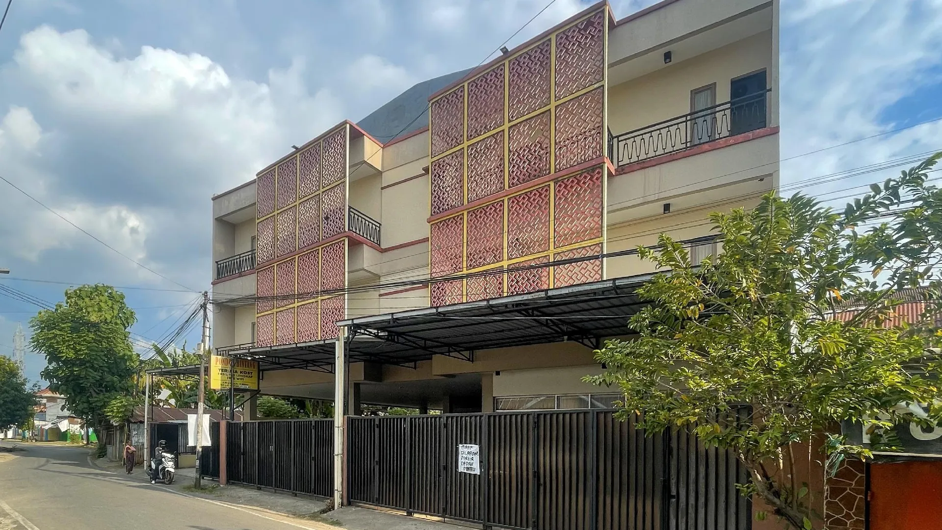 마카사르 RedDoorz Syariah @ Pondok Bintang Jalan Biring Romang Makassar 2성급 호텔 외관