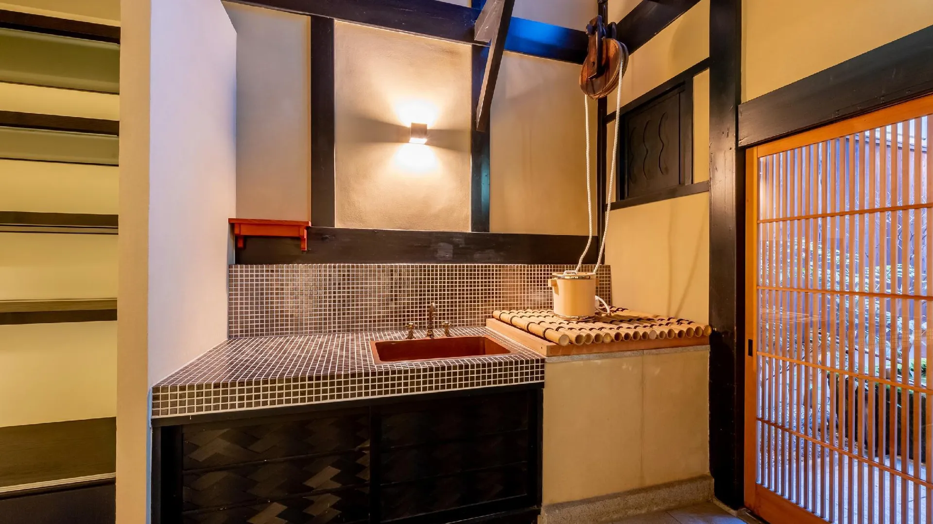 교토 교토 중심의 프라이빗 하우스 (285m², 침실 2개, 프라이빗 욕실 2개) 4성급 게스트하우스 레스토랑