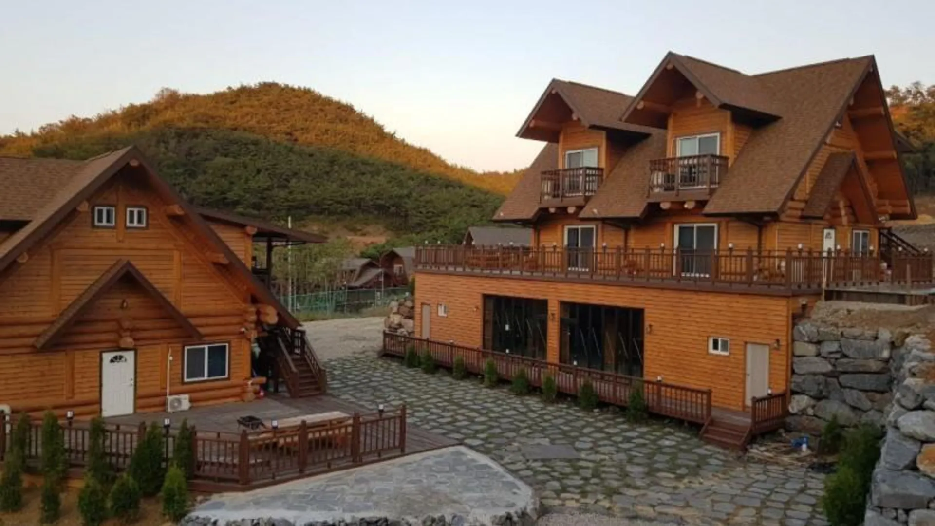 보령 보령 숲속애통나무마을펜션 3성급 게스트하우스 수영장