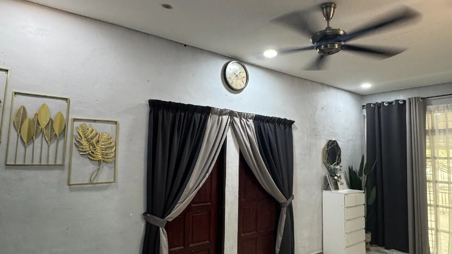 쿠알라 네랑 쿠알라 네랑의  (m², 침실 2개, 프라이빗 욕실 1개) 3성급 게스트하우스 레스토랑