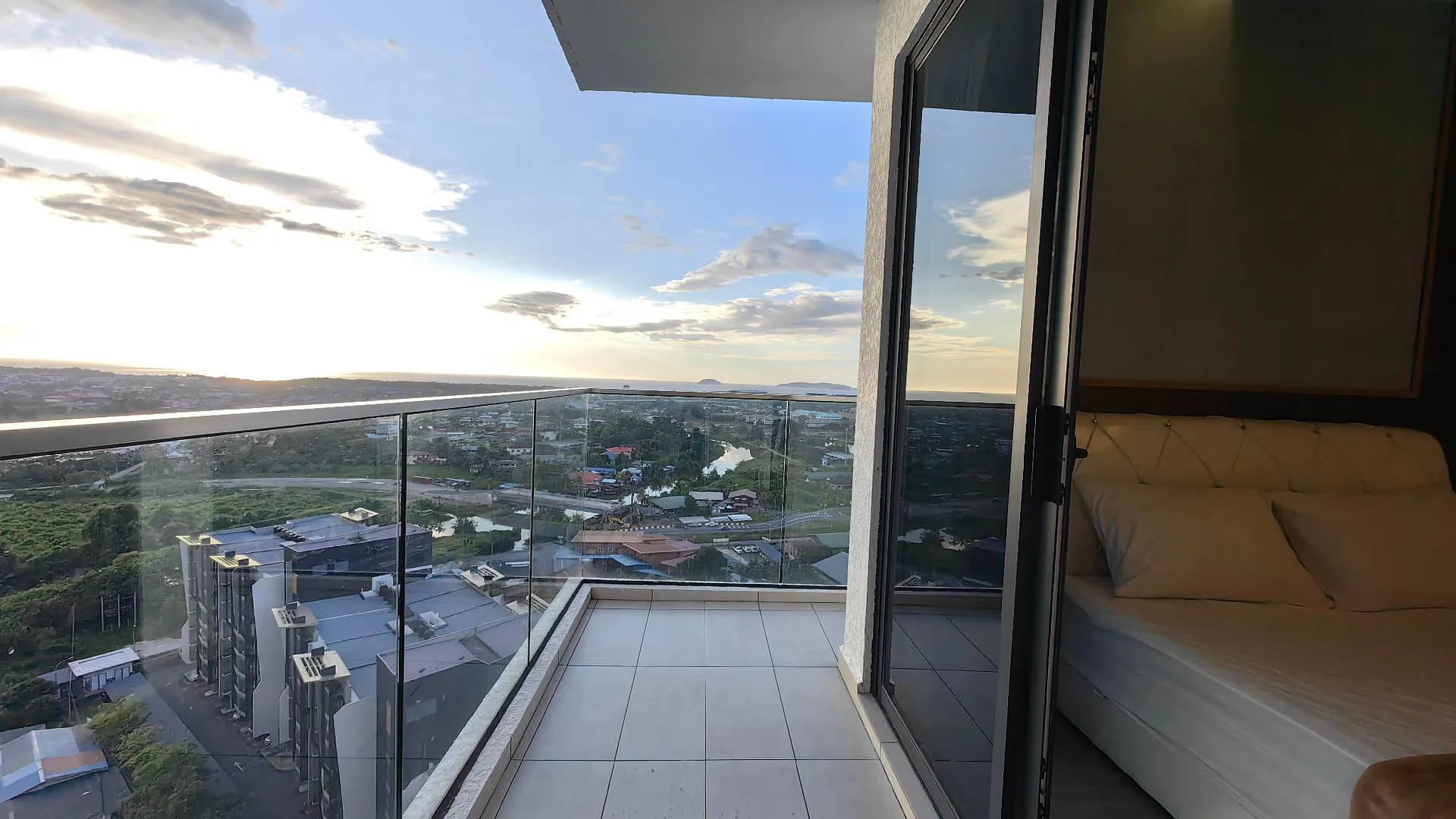 코타키나발루 Free Parking|High Floor|Sunset View|K Avenue 4 Pax 3성급 싱글룸 레스토랑