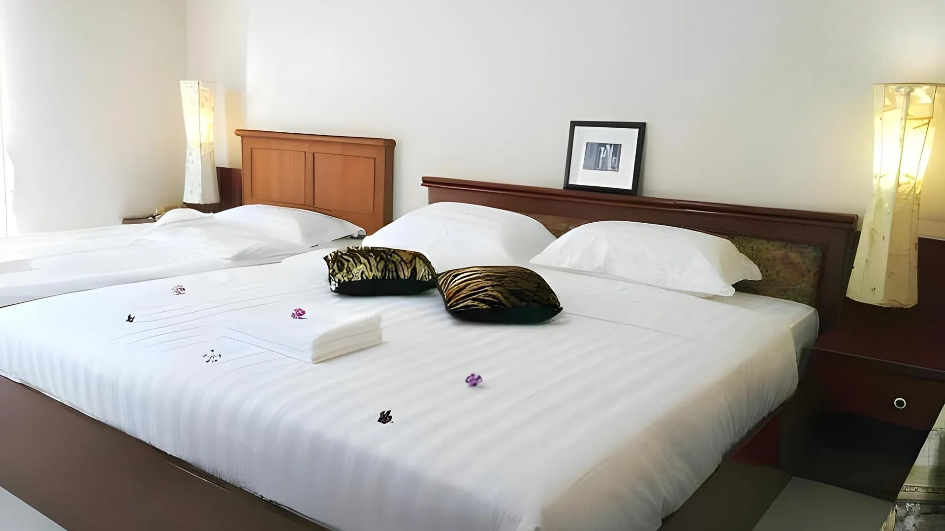 방콕 푼촉 맨션 2성급 호텔 스위트룸