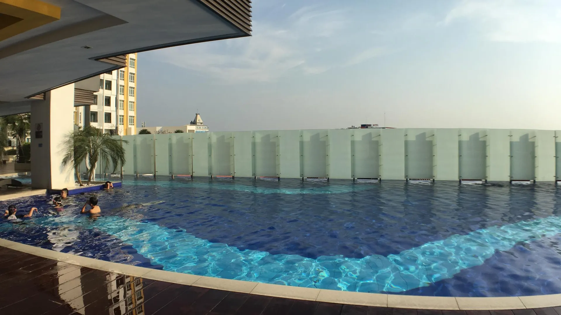 이포 캄풍 쿠차이의 아파트먼트 (85m², 침실 3개, 프라이빗 욕실 2개) 3성급 싱글룸 로비