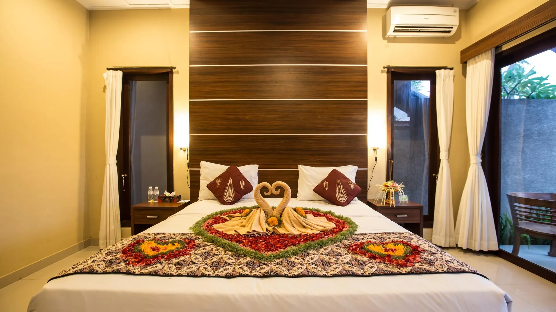 발리 와룽 만디 앤 빌라 4성급 게스트하우스 스위트룸