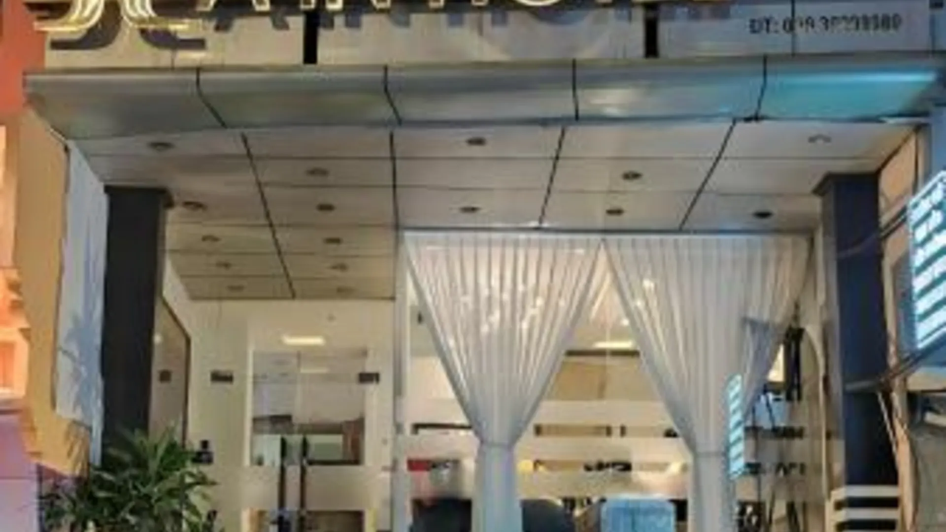 호치민 A-인 호텔 델루나 호텔 외관