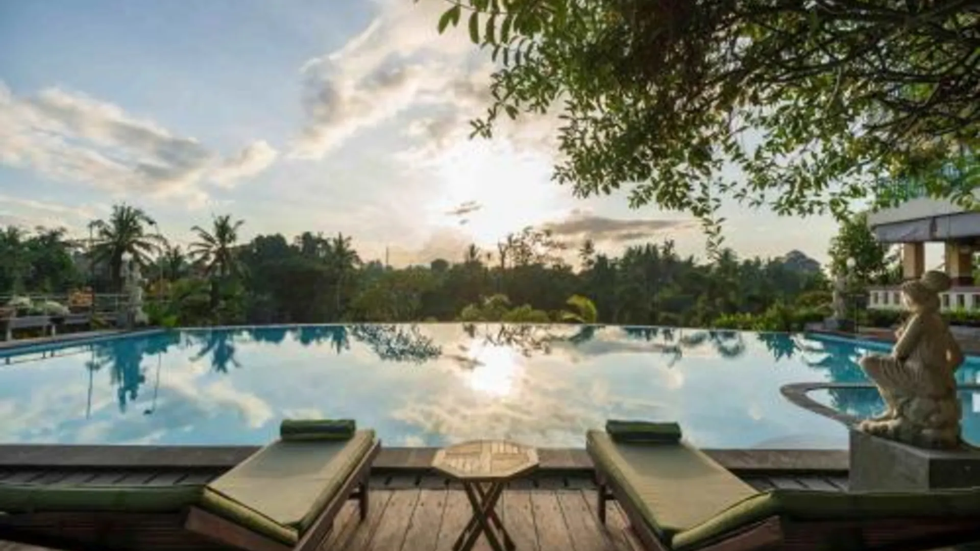 발리 로얄 카사 가네샤 4성급 호텔 로비