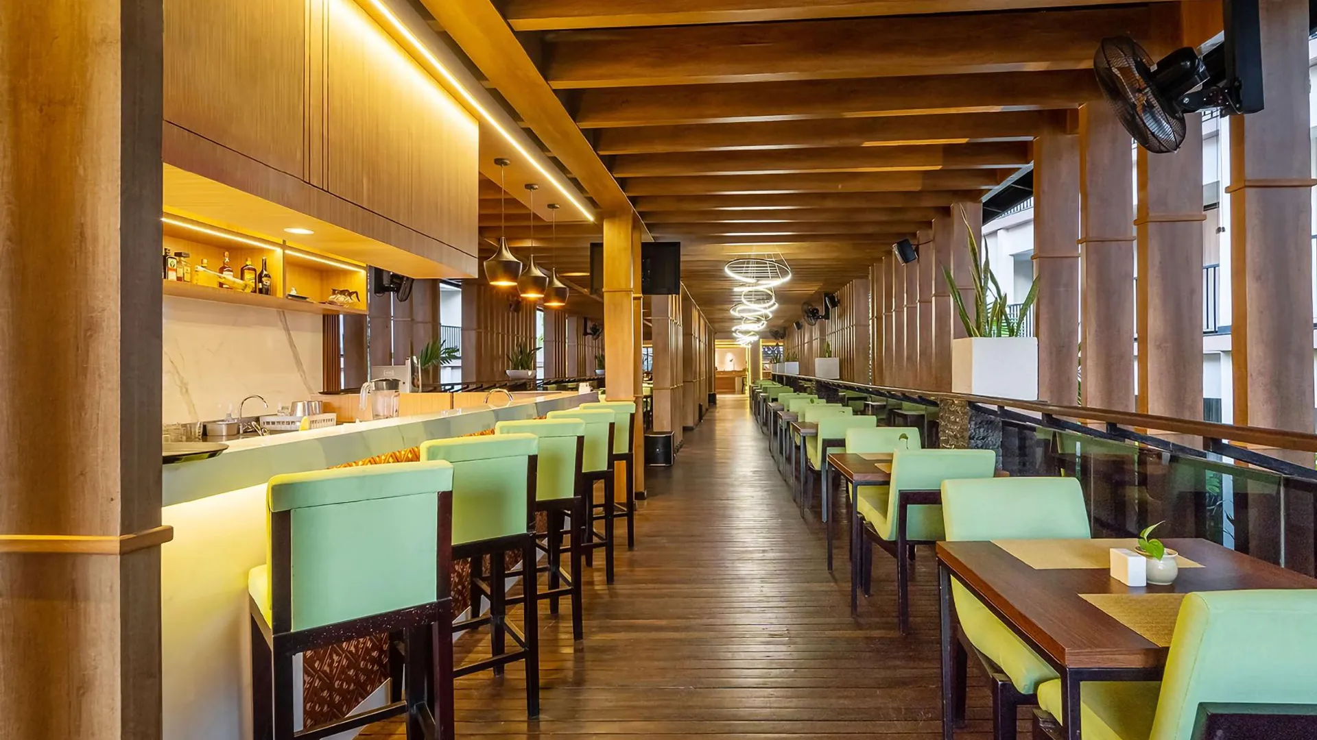 발리 크로스 바이브 파샤 아틀리에 발리 쿠타 4성급 호텔 외관