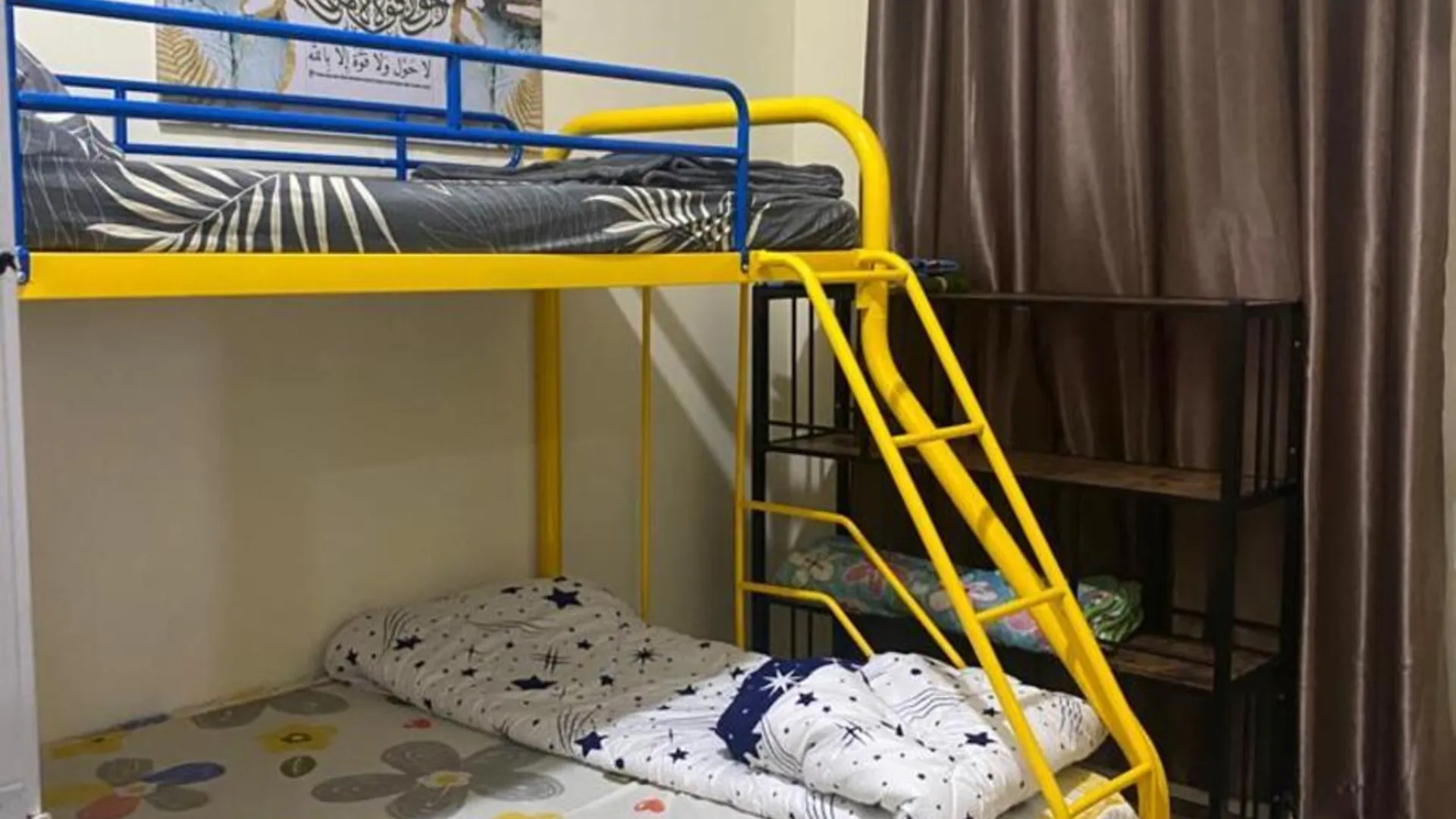 쿠알라 리피스 타만 네가라의 프라이빗 하우스 (1000m², 침실 3개, 프라이빗 욕실 1개) 2성급 싱글룸 스위트룸