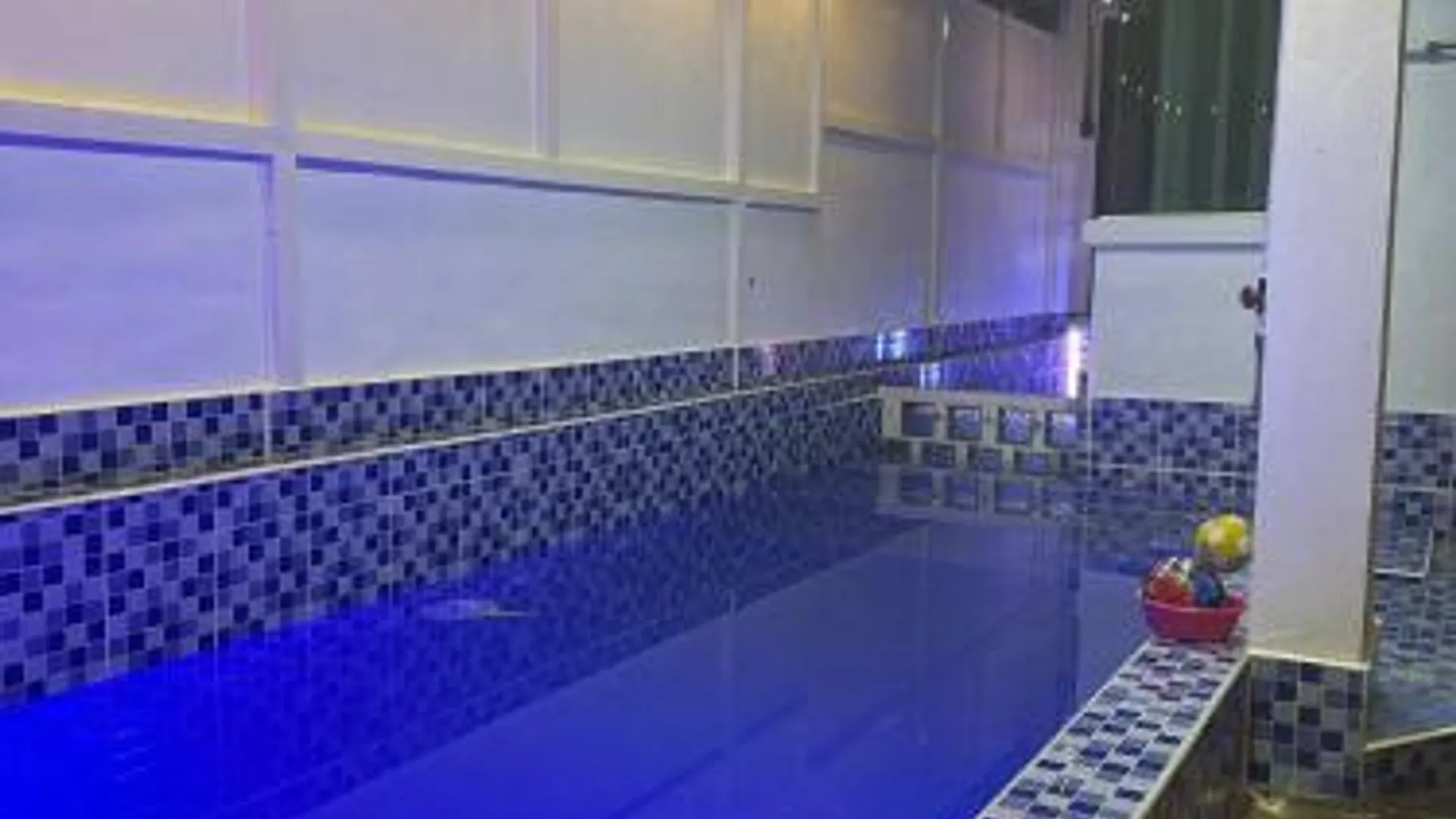 쿠알라테렝가누 세베랑 타키르 / 공항의  (m², 침실 4개, 프라이빗 욕실 2개) 4성급 게스트하우스 외관