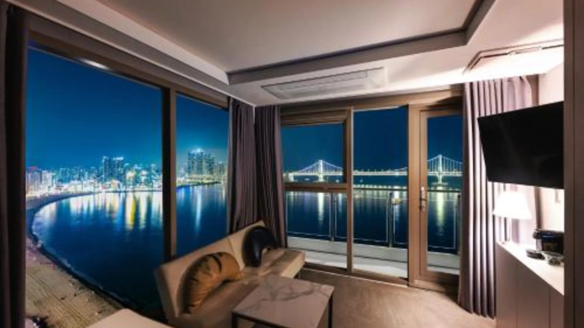 부산 엘모멘토 광안 레지던스 호텔 스위트룸