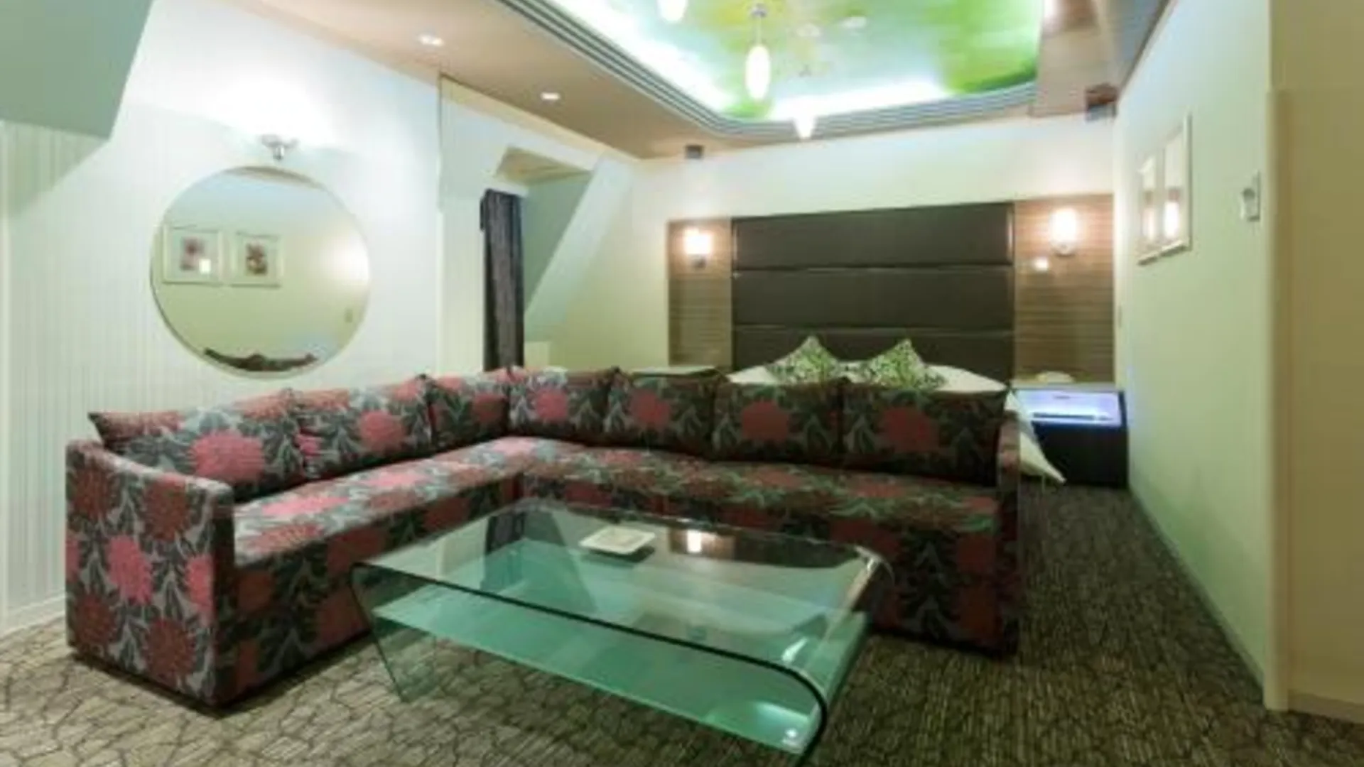 교토 もしもしピエロ NEO 京都店 1성급 호텔 외관