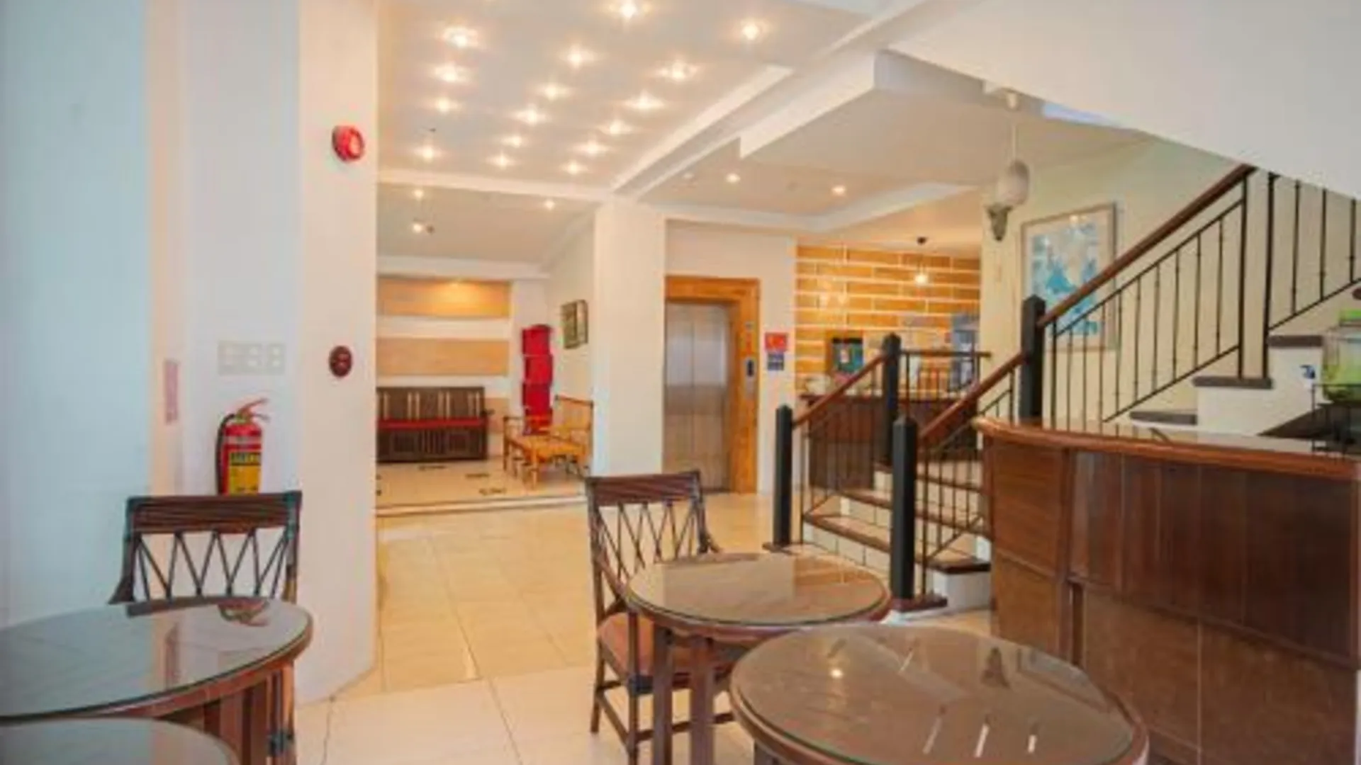 세부 OYO 210 애플 트리 스위트 - 직원 백신 접종 2성급 호텔 외관