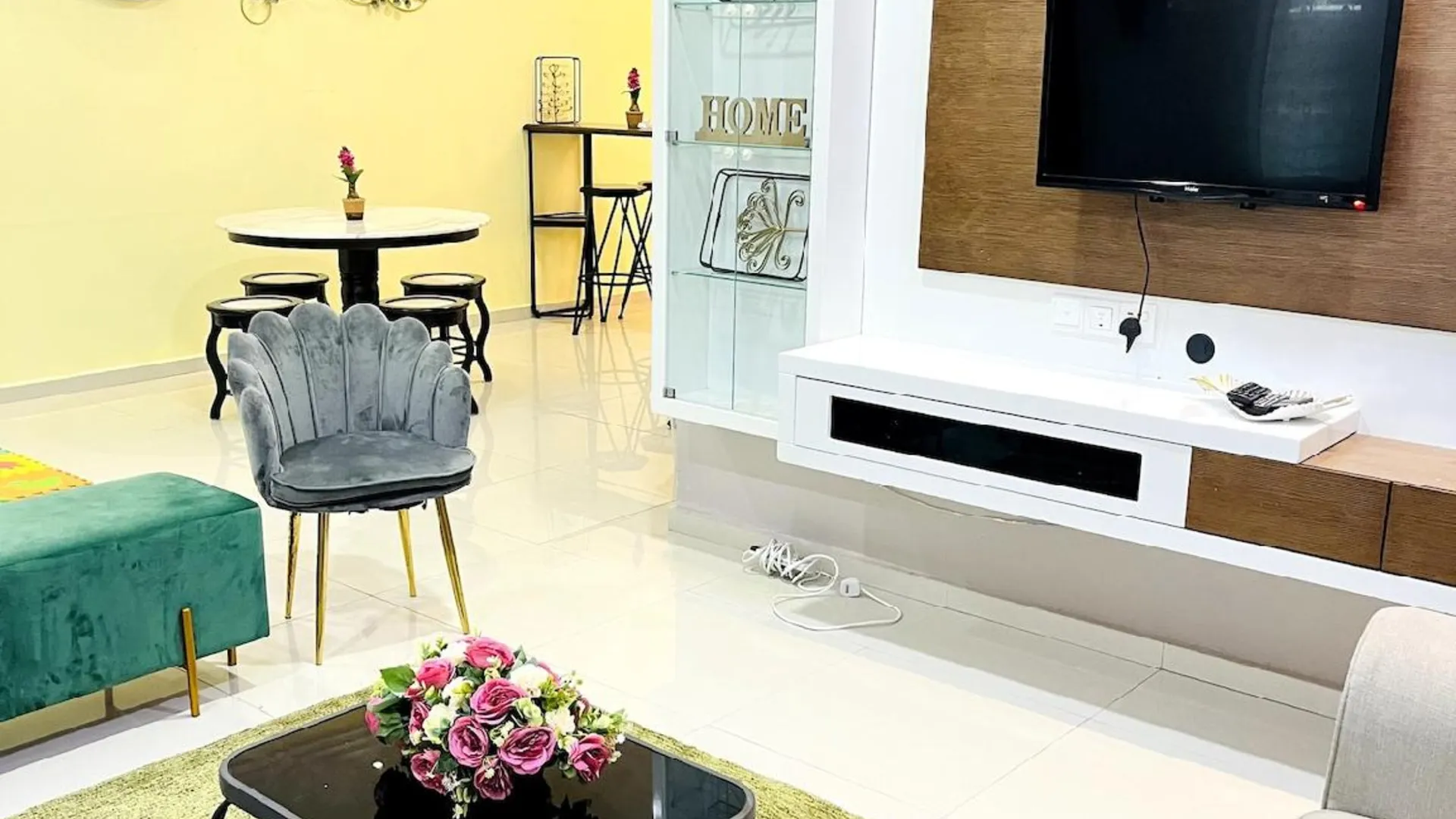 쿠안탄 One King & 1 Queen for 4pax | Private Bathroom 2성급 싱글룸 스위트룸