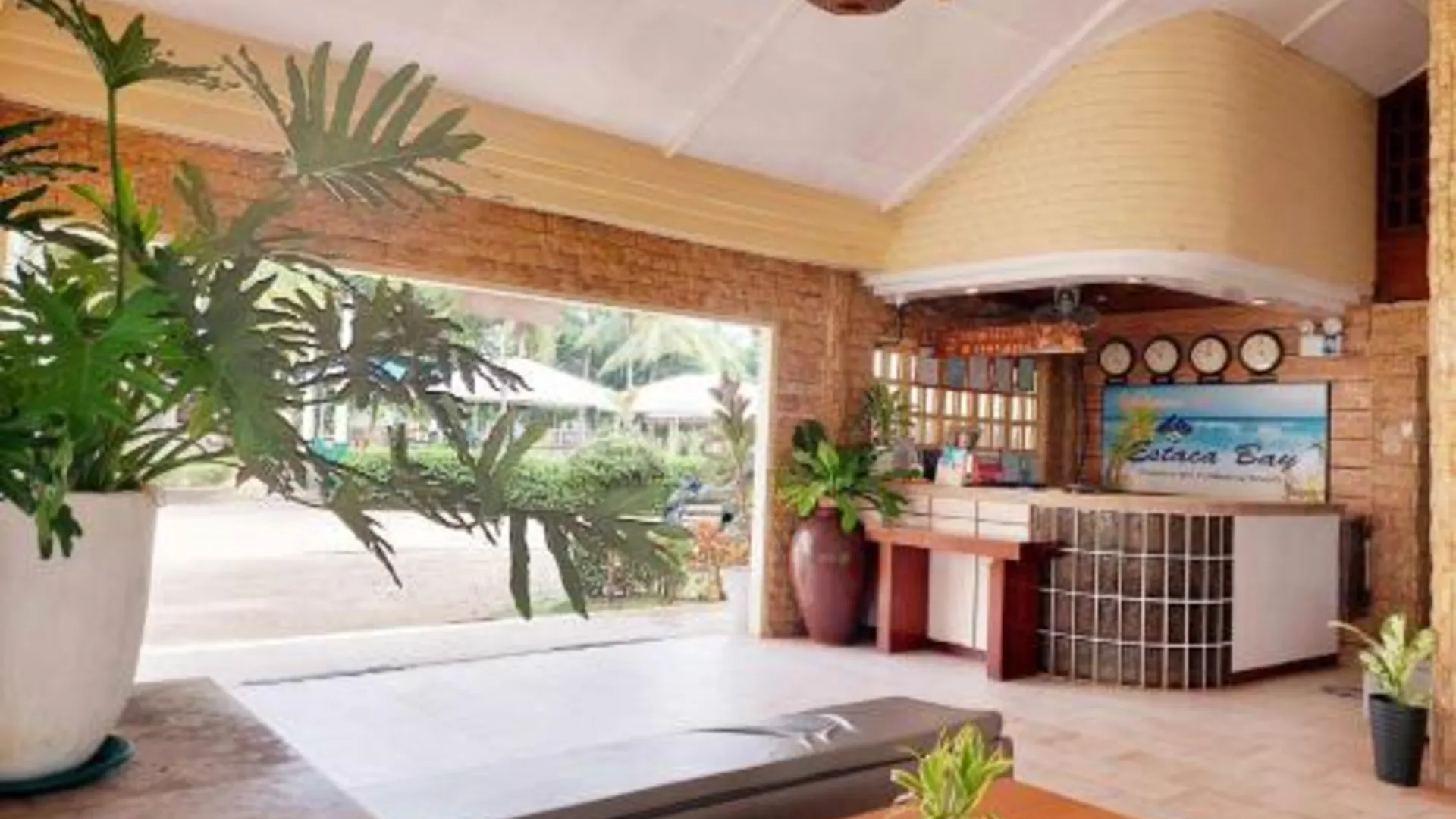 세부 에스타카 베이 가든스 컨퍼런스 리조트 파워드 바이 코코텔 2성급 호텔 외관