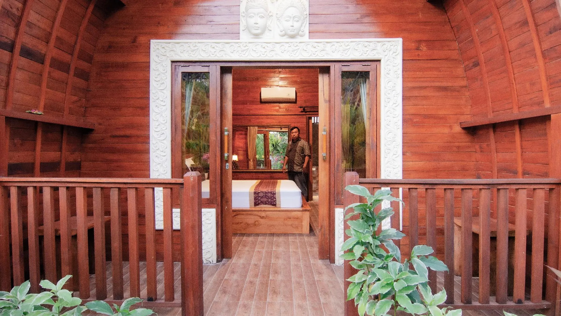 발리 케라마스의 아파트먼트 (1300m², 침실 4개, 프라이빗 욕실 4개) 4성급 싱글룸 외관