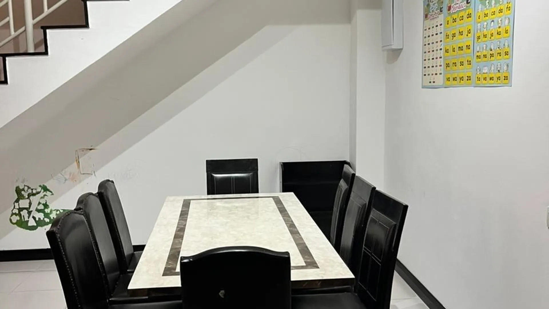 바투 아랑 바투 아랑의 프라이빗 하우스 (m², 침실 3개, 프라이빗 욕실 3개) 3성급 게스트하우스 로비