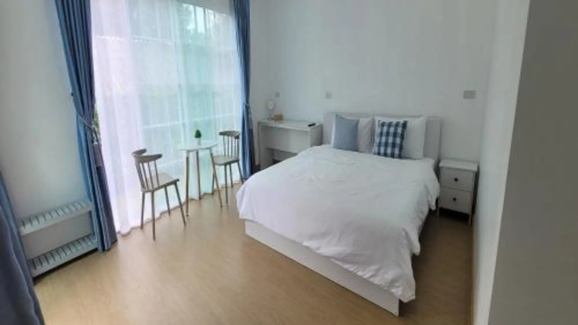 치앙라이 산 사이의 방갈로 (24m², 침실 3개, 프라이빗 욕실 3개) 4성급 게스트하우스 스위트룸