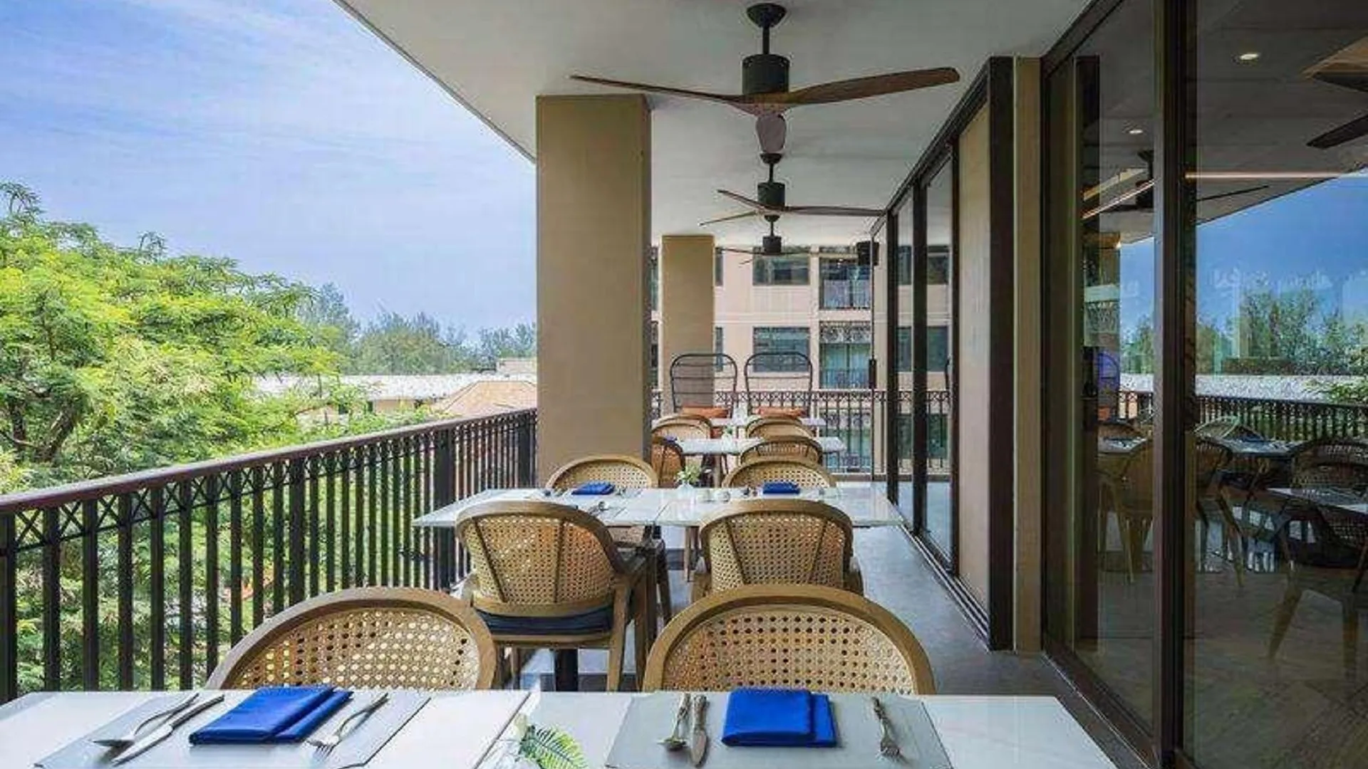 푸켓 더 프라우드 카론 비치 푸켓 트레이드마크 컬렉션 바이 윈덤 4성급 호텔 객실