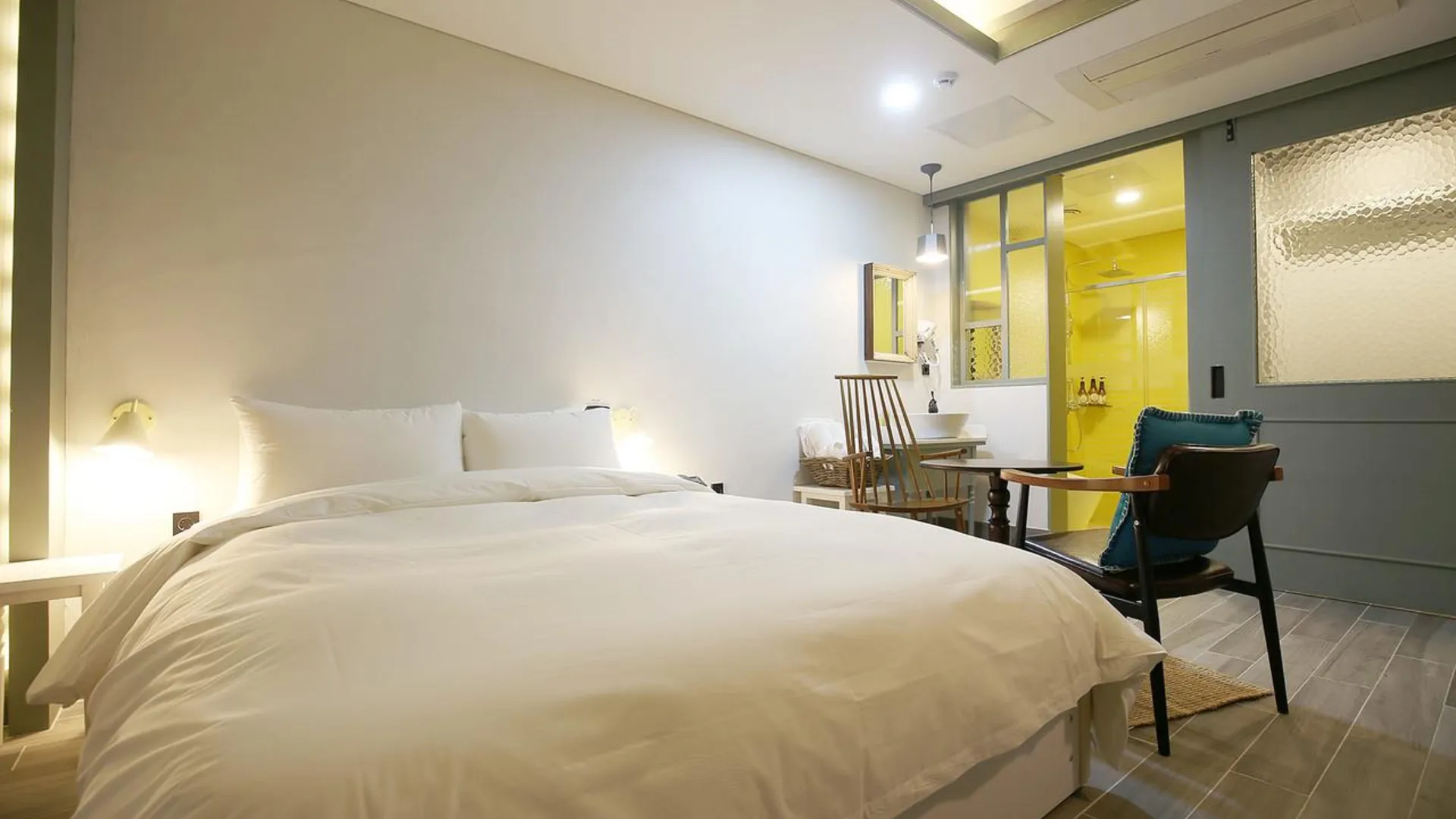 충주 충주 크림 Drive-in 3성급 호텔 스위트룸