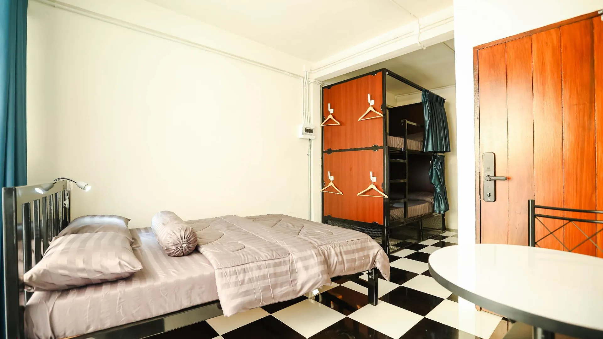 방콕 느와르 카페 앤 호스텔 5성급 호텔 스위트룸