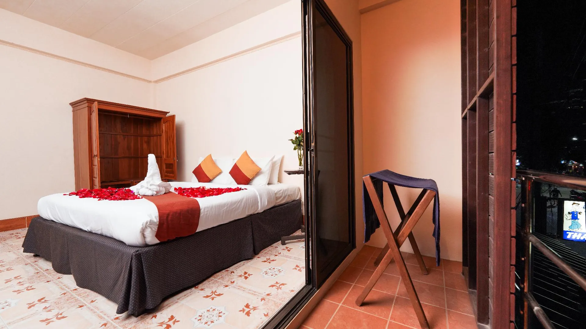 푸켓 반 카말라 백팩커 2성급 호텔 스위트룸