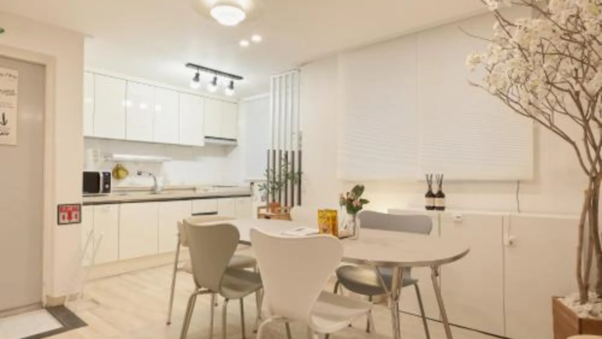 서울 혜화문명동Stay, 3 min to Naksan Park, 8 min to DDP, 10 min to Gyeongbokgung, 대학로 6인숙소 4성급 싱글룸 수영장