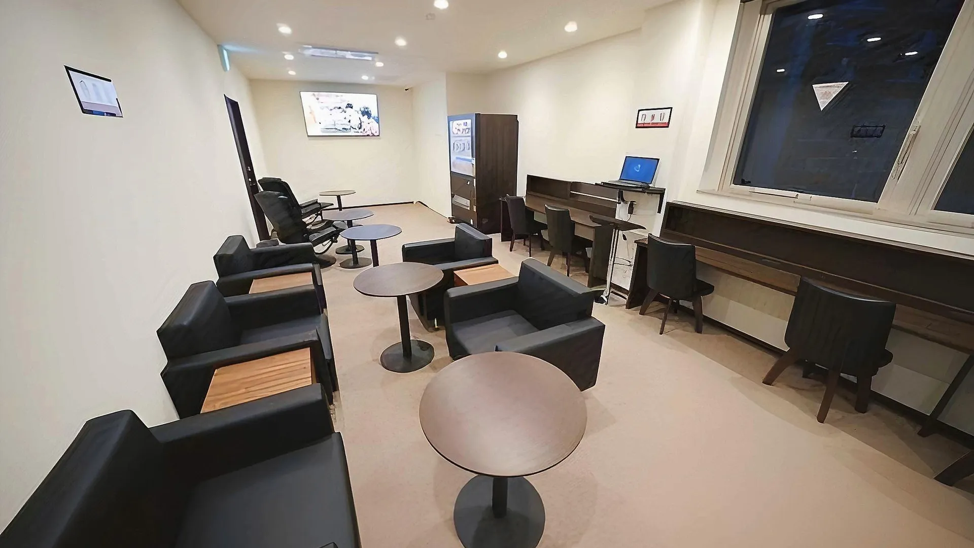 후쿠오카 웰캐빈 텐진 - 남성 전용 1성급 호텔 레스토랑