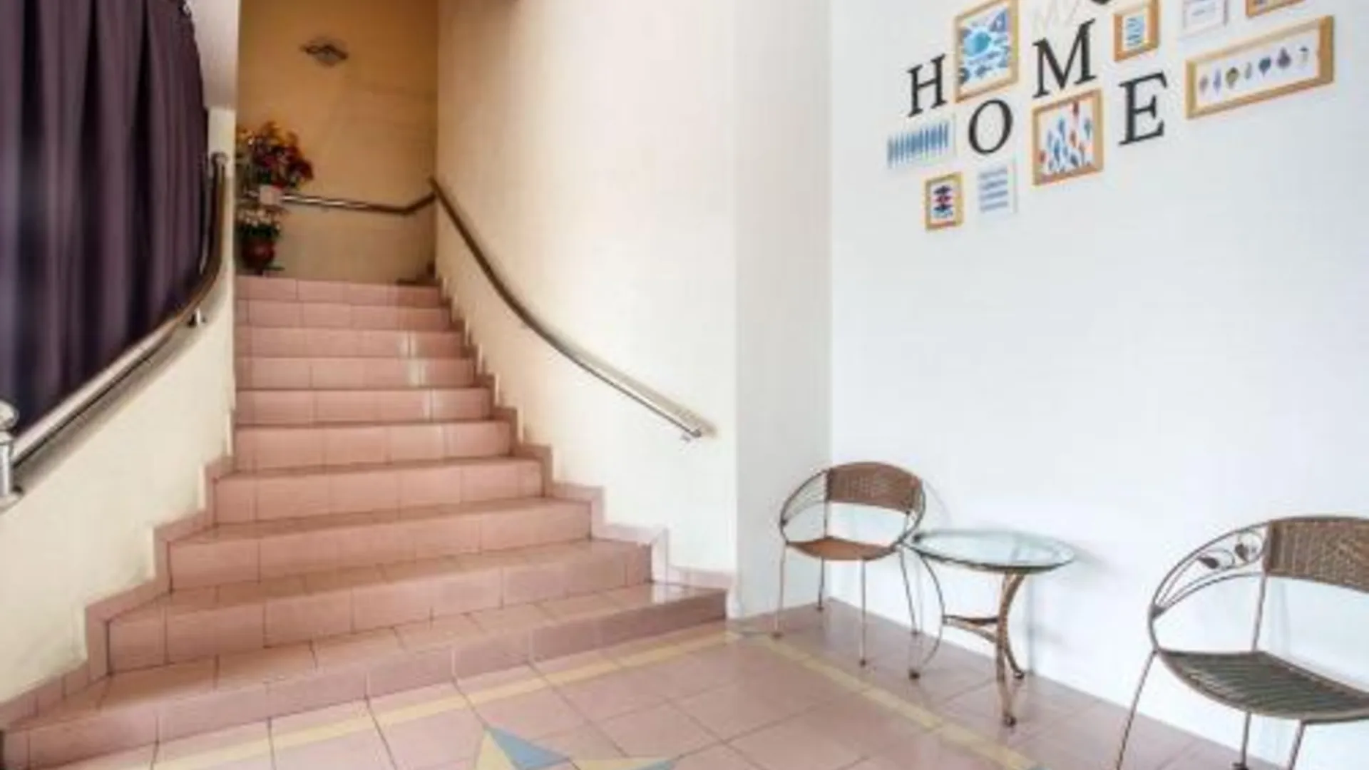 틀룩인탄 Hotel Home 88 2성급 호텔 레스토랑