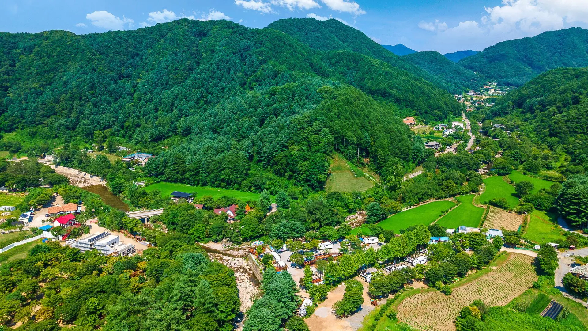 가평 힐링피아 카라반 글램핑 풀 캠핑장 2성급 게스트하우스 레스토랑