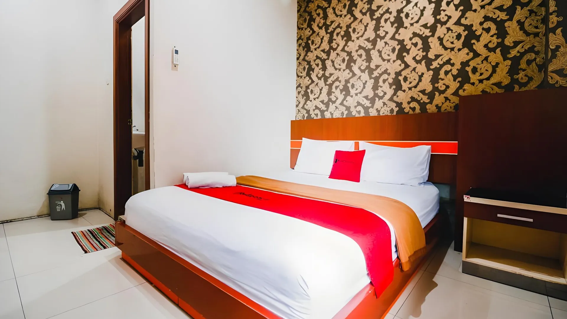 마카사르 RedDoorz Plus @ Grand City Inn Makassar 3성급 호텔 객실