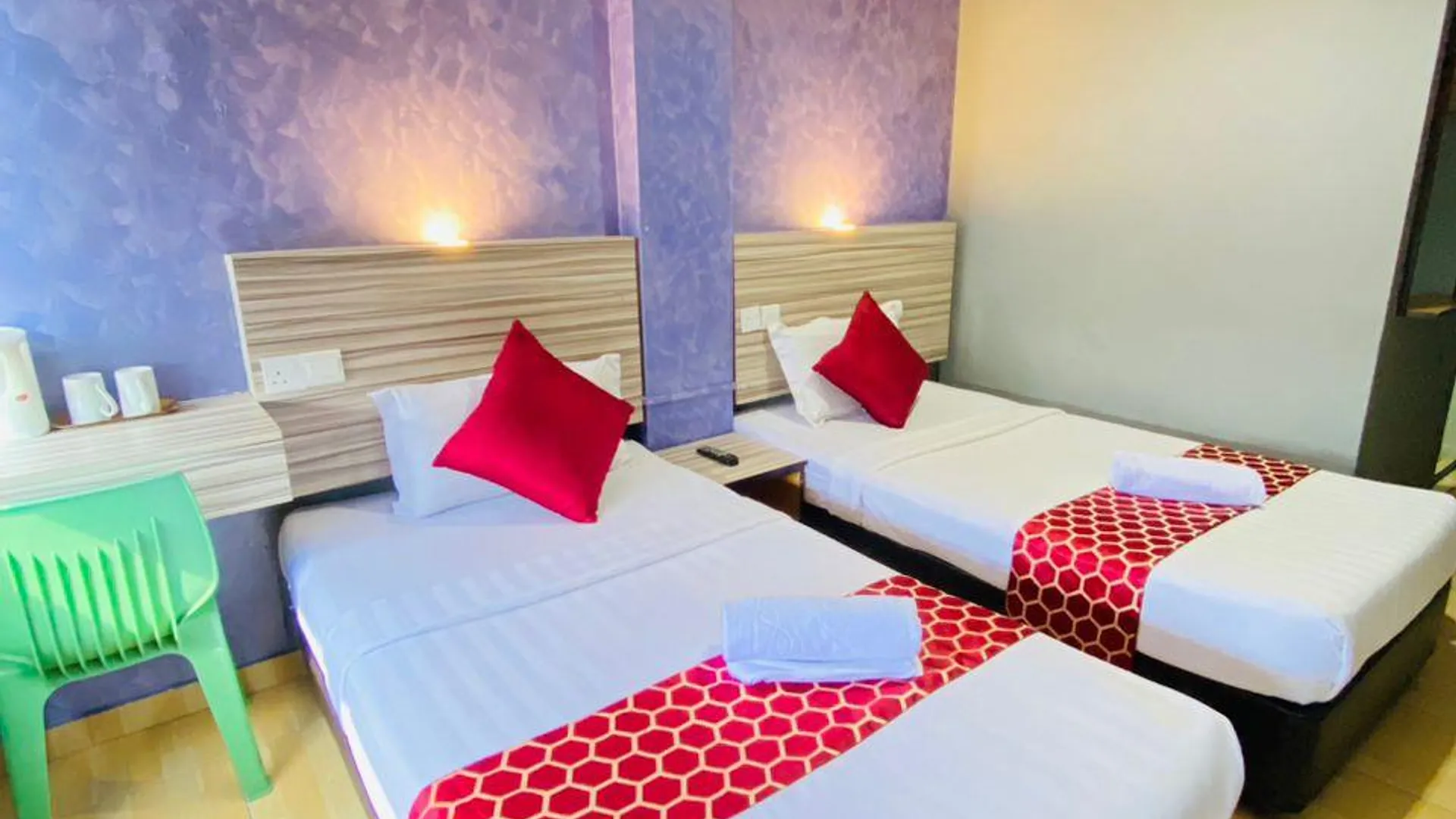 쿠알라테렝가누 DJ 시티 인 호텔 2성급 호텔 객실