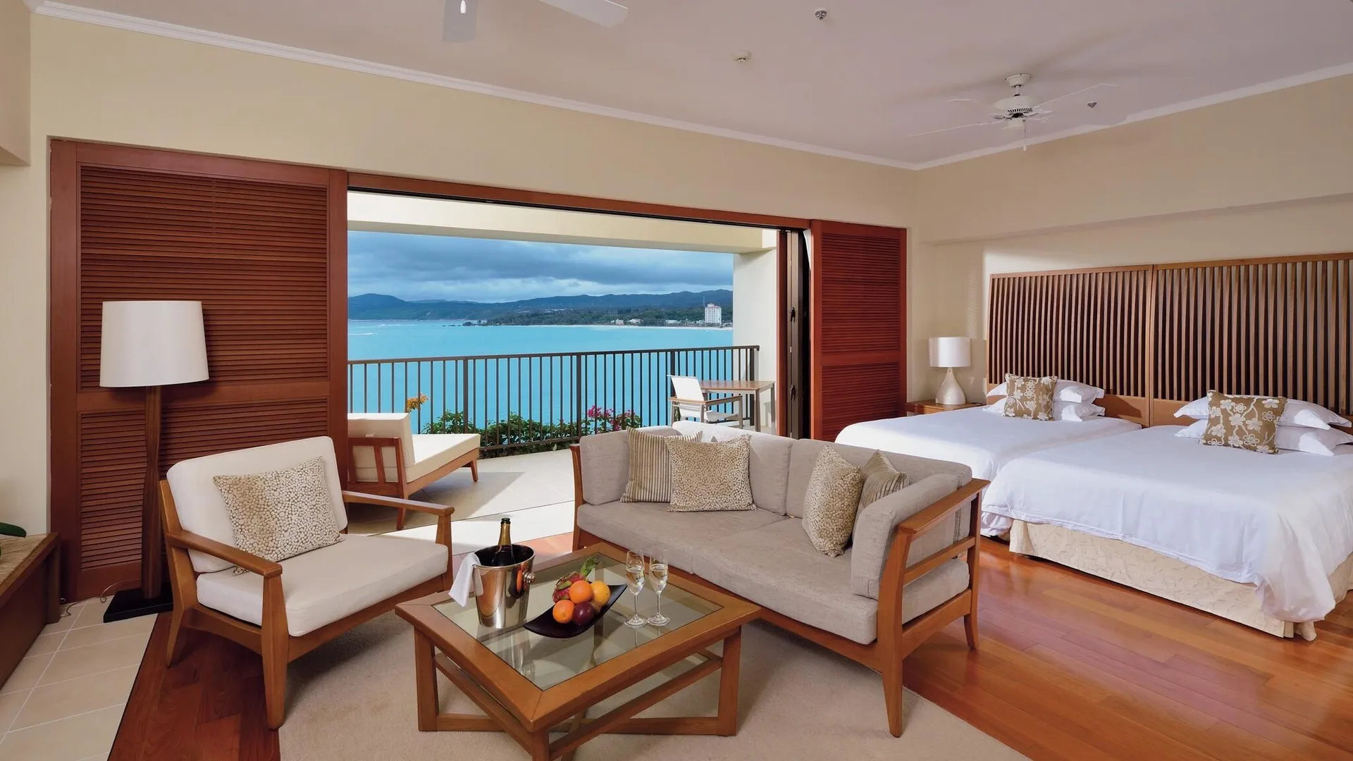 오키나와 본섬 더 테라스 클럽 웰니스 탈라소 앳 부세나 5성급 호텔 스위트룸