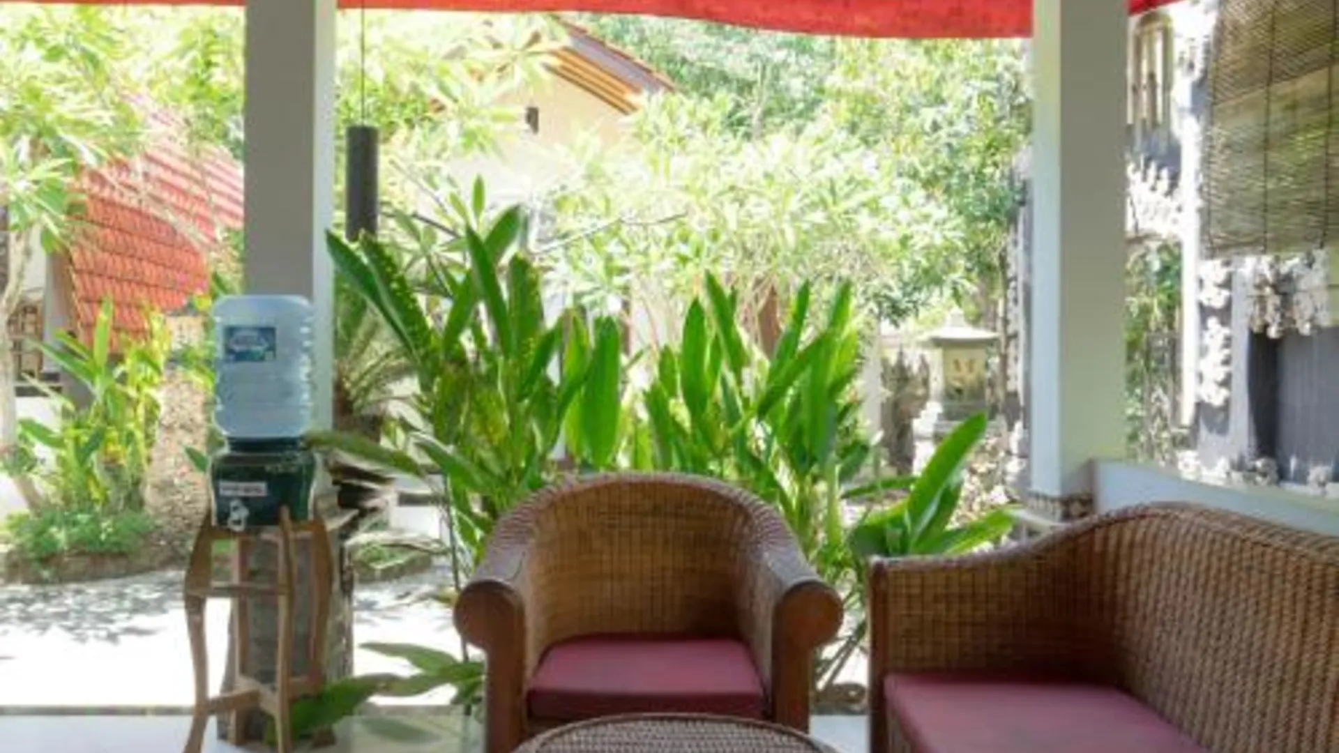 발리 라투 코티지 2성급 게스트하우스 전망