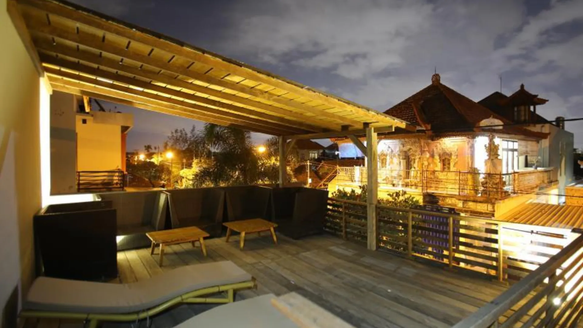 발리 라이 하우스 사누르 2성급 호텔 로비