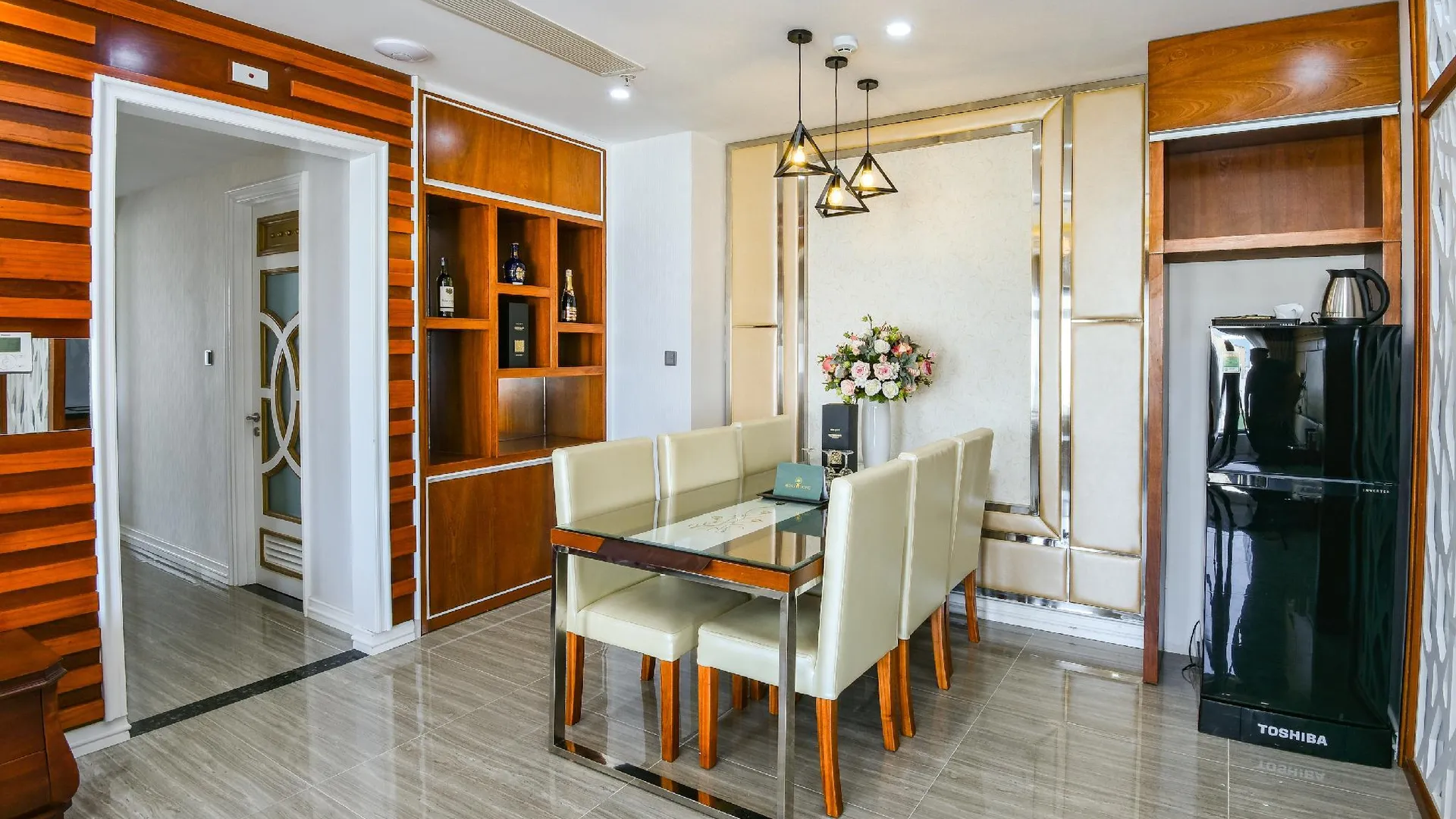 다낭 호아하이의 아파트먼트 (1400m², 침실 3개, 프라이빗 욕실 3개) 5성급 싱글룸 외관