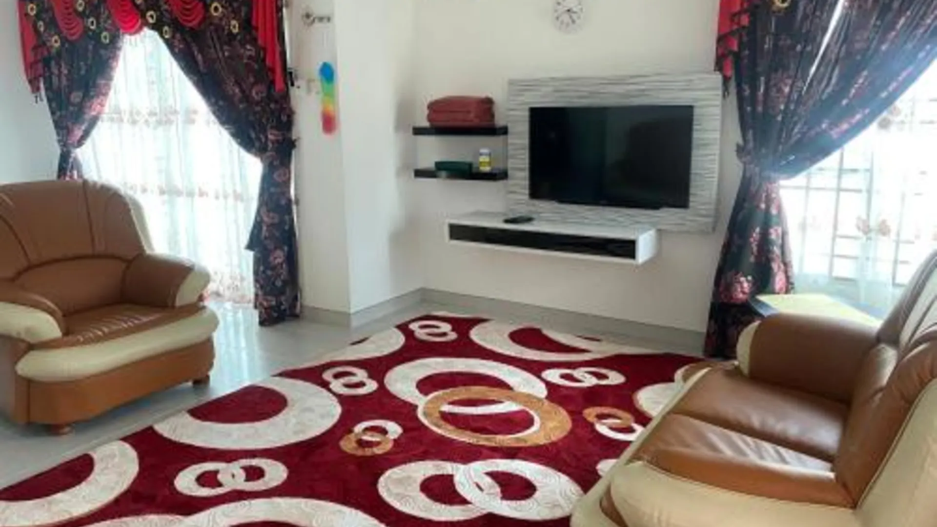 타나 메라 풀라이 촌동의 방갈로 (130m², 침실 3개, 프라이빗 욕실 2개) 2성급 게스트하우스 스위트룸