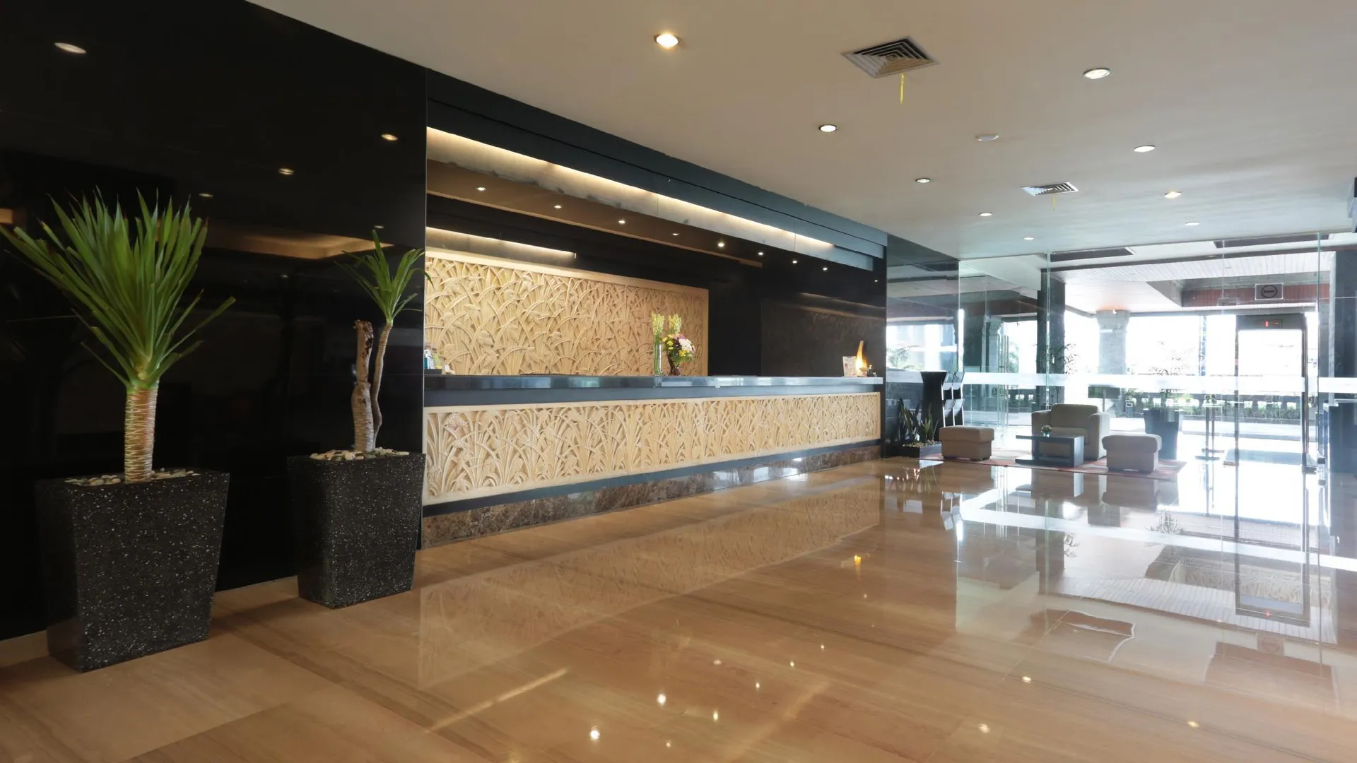 발리 애스톤 덴파사르 호텔 앤 컨벤션 센터 4성급 호텔 외관