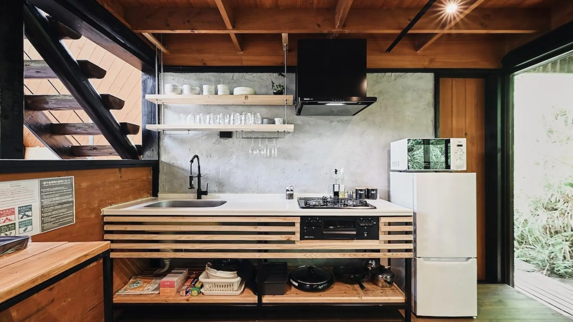 오키나와 본섬 기노자의 프라이빗 하우스 (m², 침실 3개, 프라이빗 욕실 1개) 1성급 게스트하우스 외관