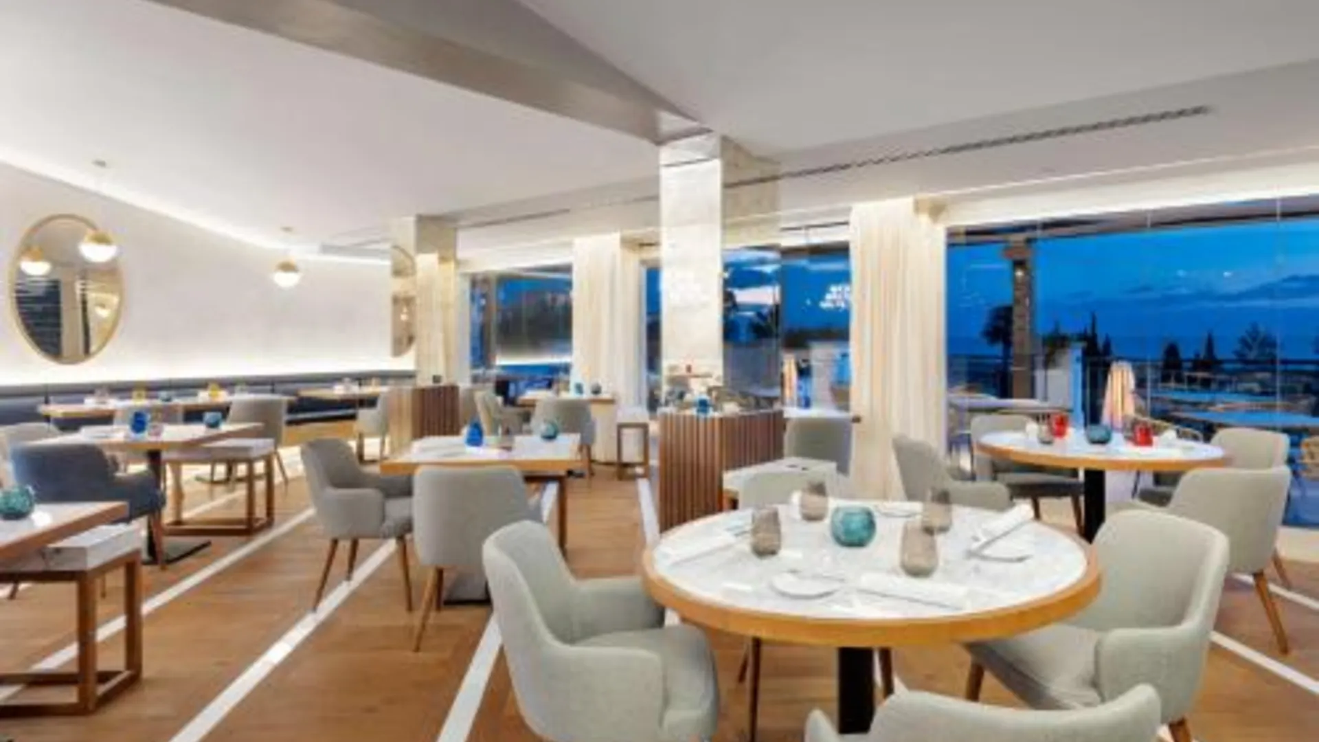 라고스 카스케이드 웰니스 리조트 5성급 호텔 수영장