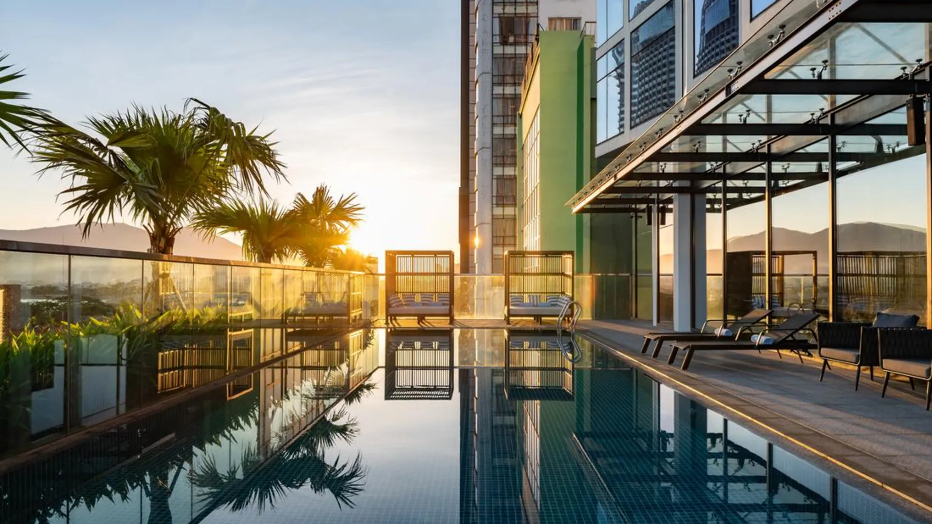 다낭 크라운 플라자 다낭 시티 센터 바이 IHG 5성급 호텔 외관